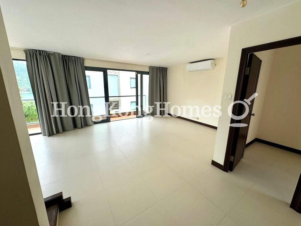 Family Room on First Floor — 曉岸 - 布袋澳，清水灣