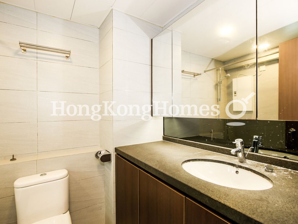 Guest Bathroom — 萬茂苑，東半山
