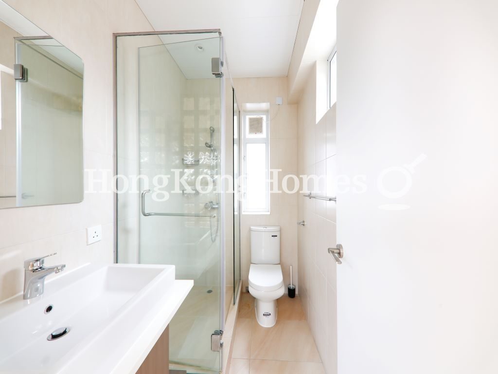 Master Bathroom — 雅詩大廈，跑馬地