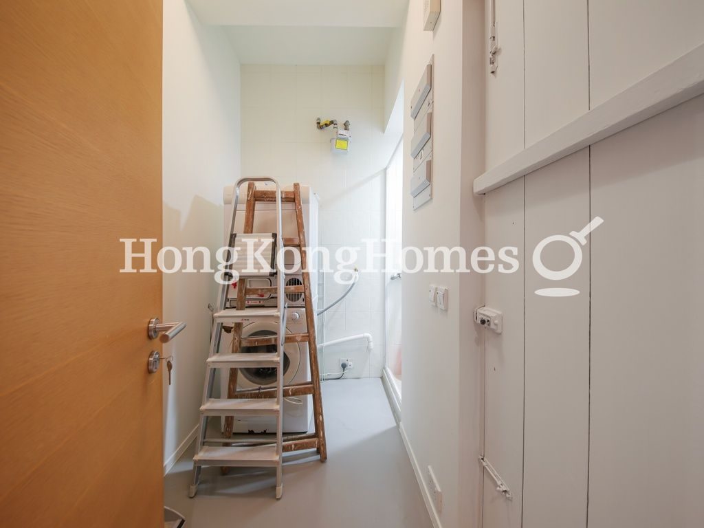Maid's Room and Washroom — 好景大廈，中半山