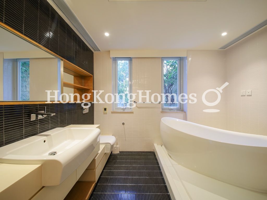 Master Bathroom — 好景大廈，中半山