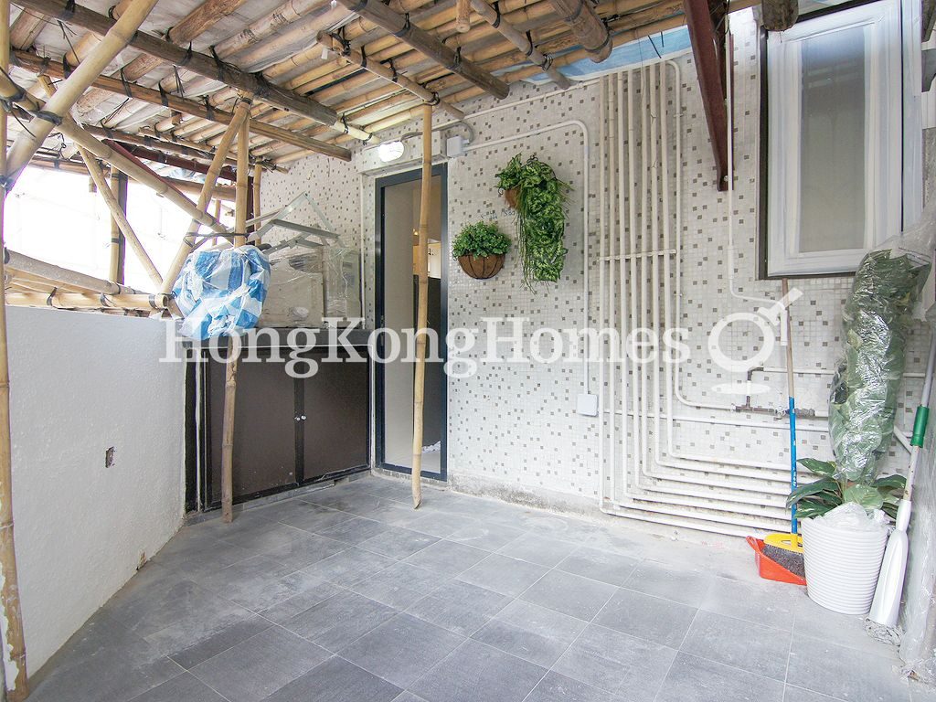 Terrace off Open Kitchen — 麗怡大廈，西半山