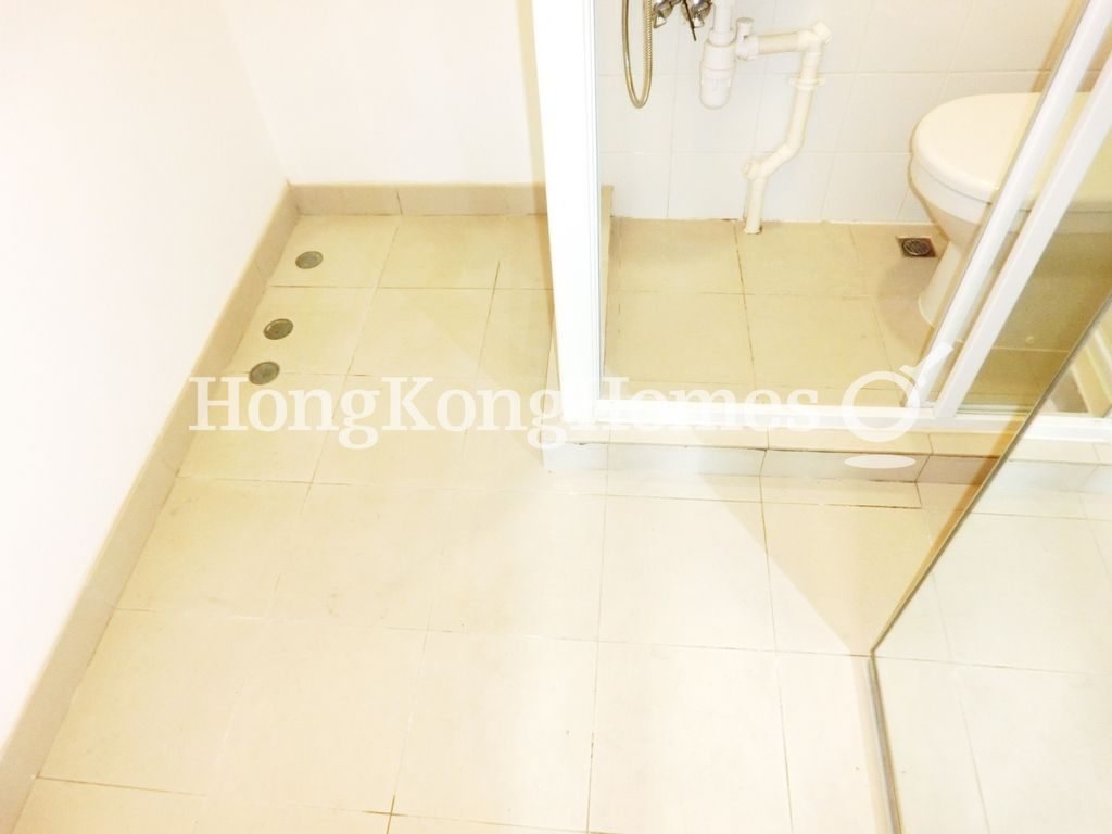 Maid's Room and Bathroom — 瓏璽 - 第8座 (觀海鑽)，大角咀