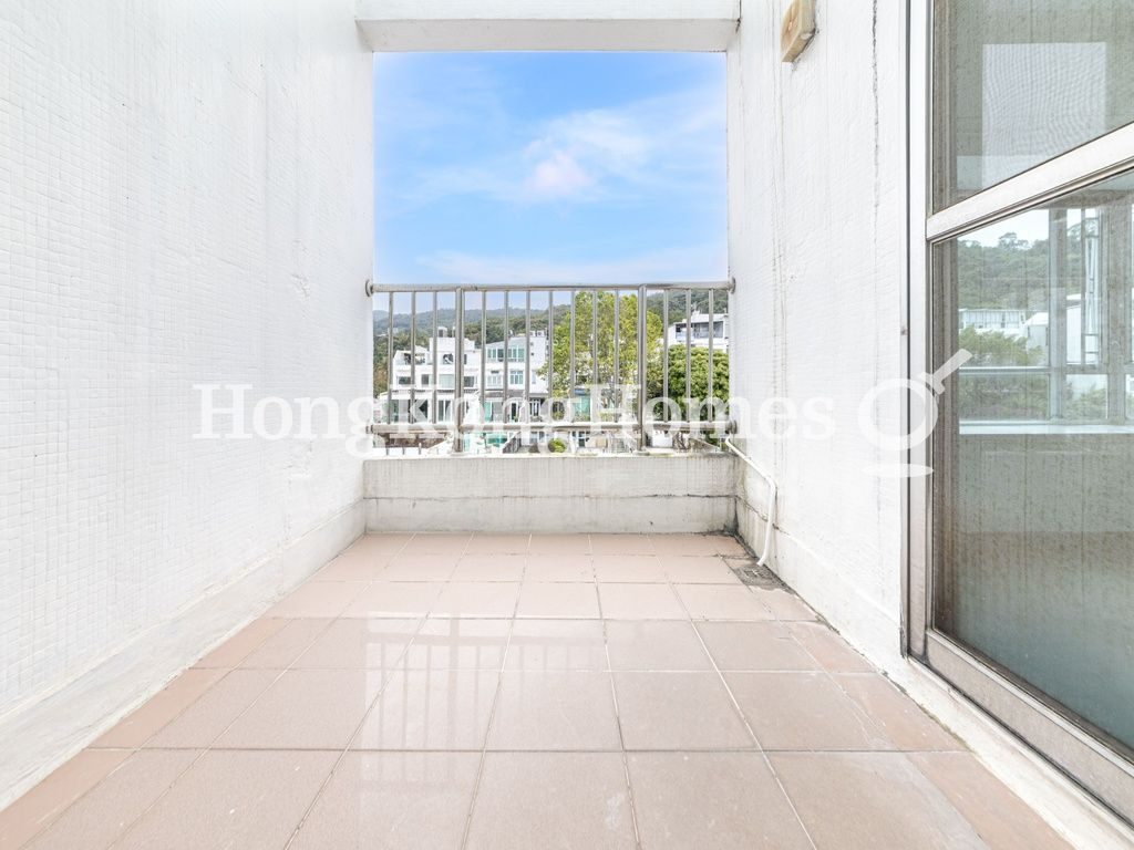 Balcony off Master Bedroom — 匡湖居 02期，西貢