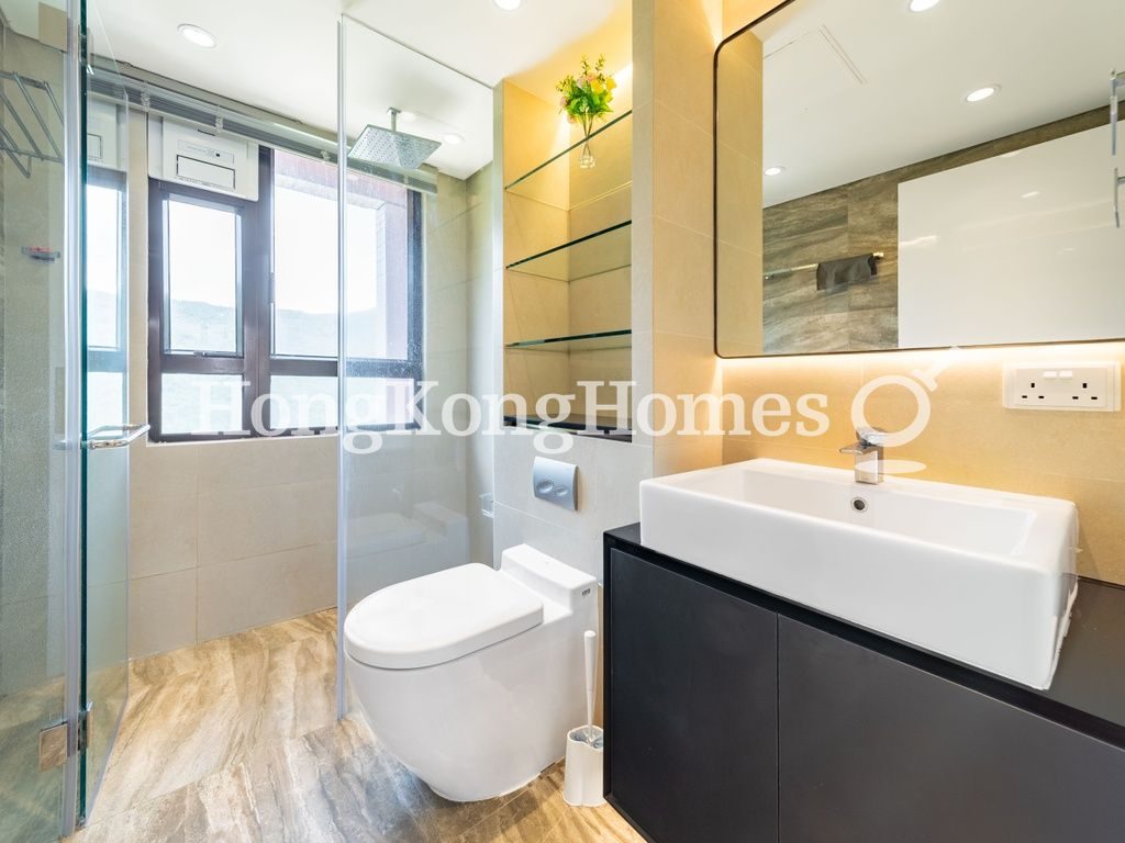 Master Bathroom — Pacific View - Block 01, Tai Tam
