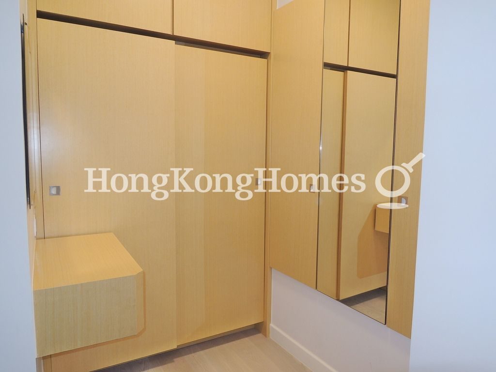 Walk-in Closet in Master Bedroom — Bella Vista, Mid-levels West