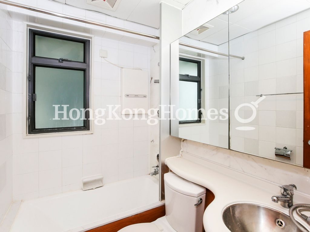 Master Bathroom — 輝煌豪園，西半山