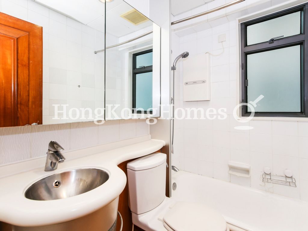 Guest Bathroom — 輝煌豪園，西半山