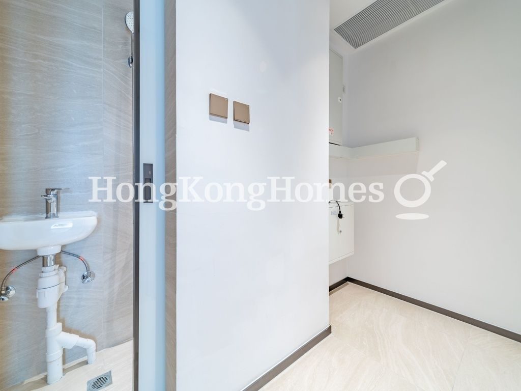 Maid's Room with Washroom — 尚岸 - 第 2座，屯門