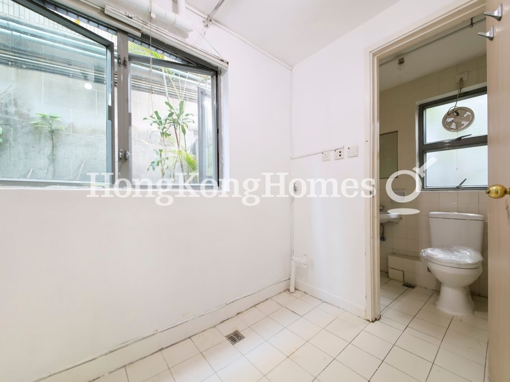 Maid's Room and Washroom — 東山臺 11號，東半山