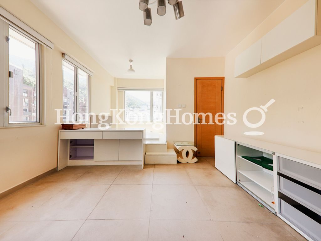 Living and Dining Area — 晉寶大廈，跑馬地