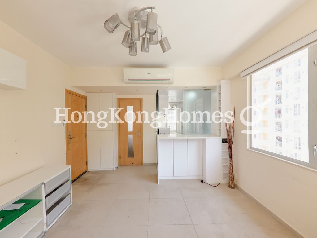 Living and Dining Area — 晉寶大廈，跑馬地