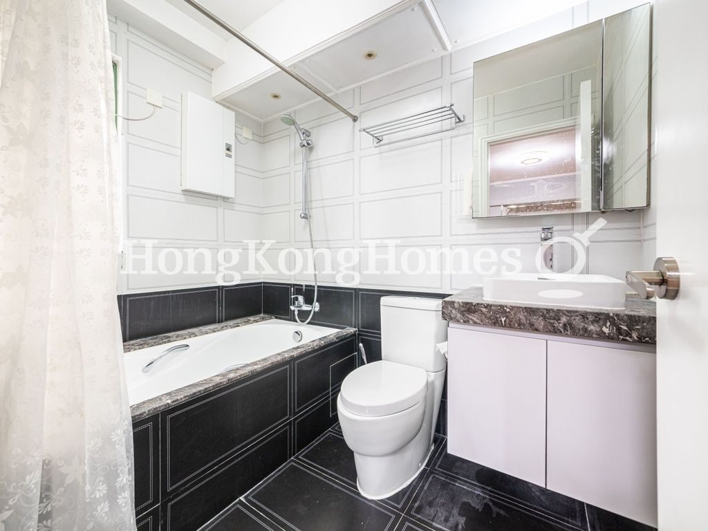 Master Bathroom — Robinson Place - Block 01, Mid-levels West