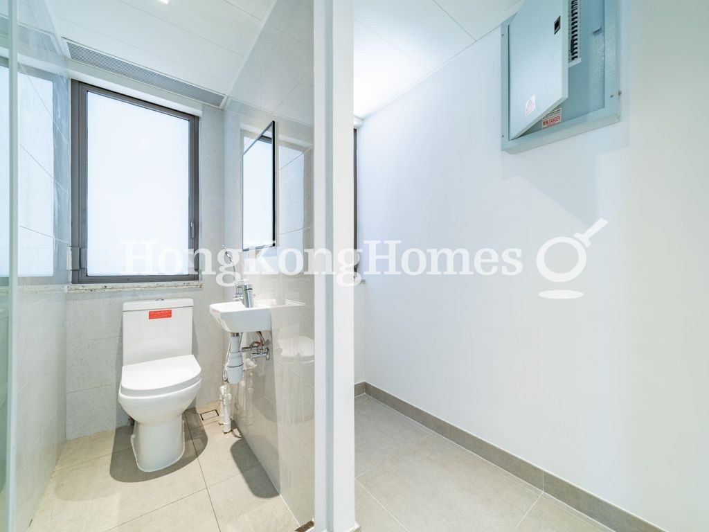 Maid's Room and Washroom — 港島南岸 - 第 3B期 Blue Coast - 第 1B座，黃竹坑