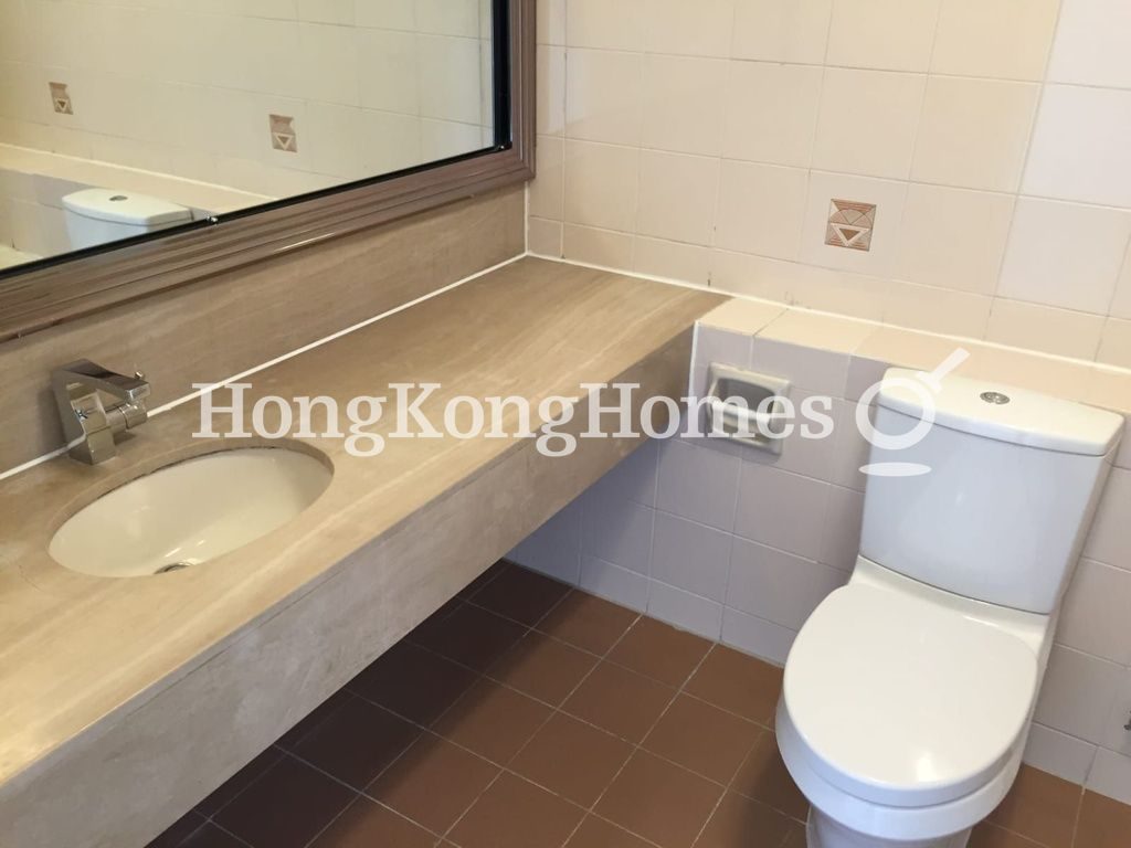 Guest Bathroom — 愉景灣 4 期 -  蘅峰 - 蘅欣徑 - 第14座，愉景灣