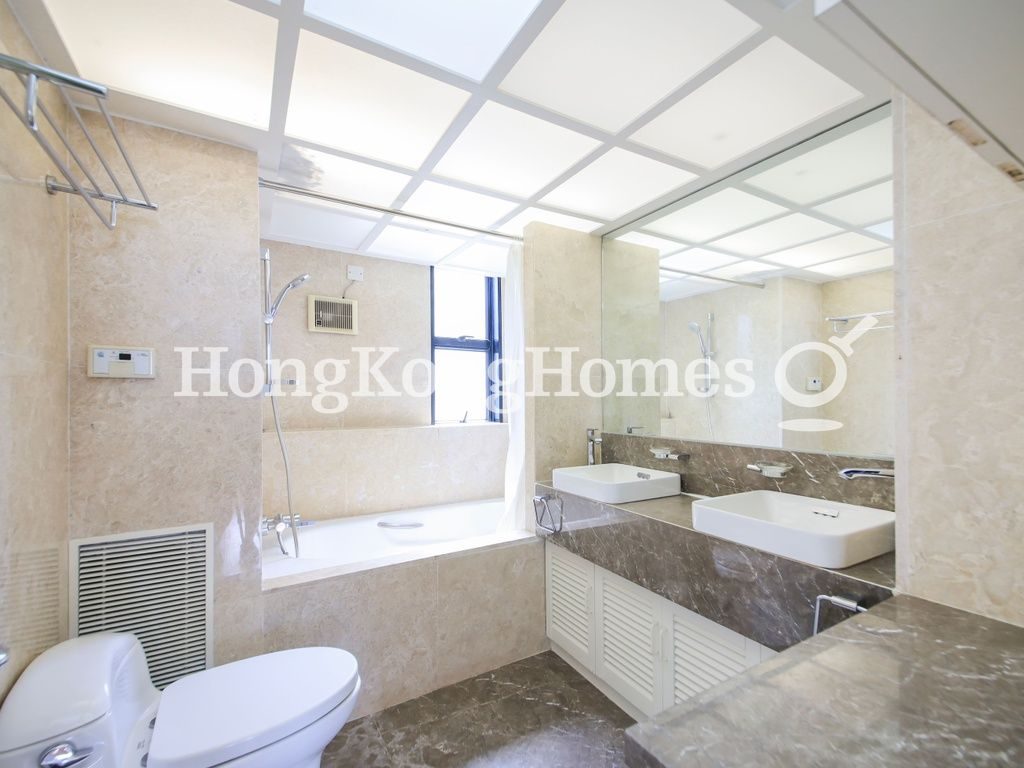 Master Bathroom — The Brentwood, Repulse Bay