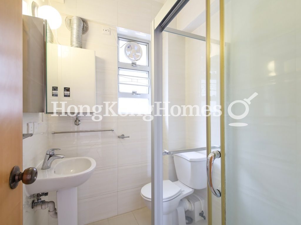 Guest Bathroom — 環翠園 - C座，山頂