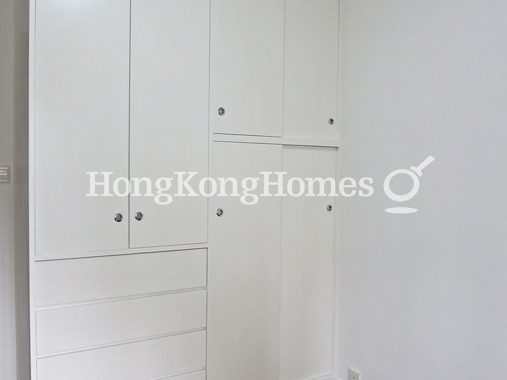 Built-in Wardrobe in Second Bedroom — 樂活臺，跑馬地