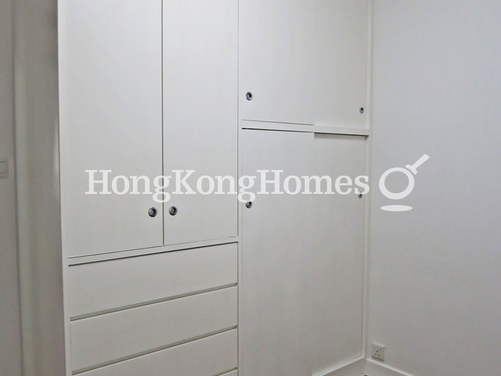 Built-in Wardrobe in Third Bedroom — 樂活臺，跑馬地