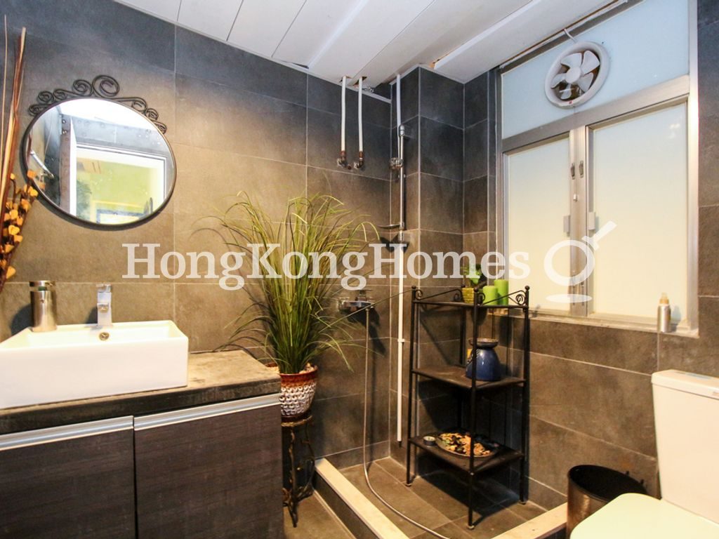 Guest Bathroom — 伊利近街 49-49C 號，中環