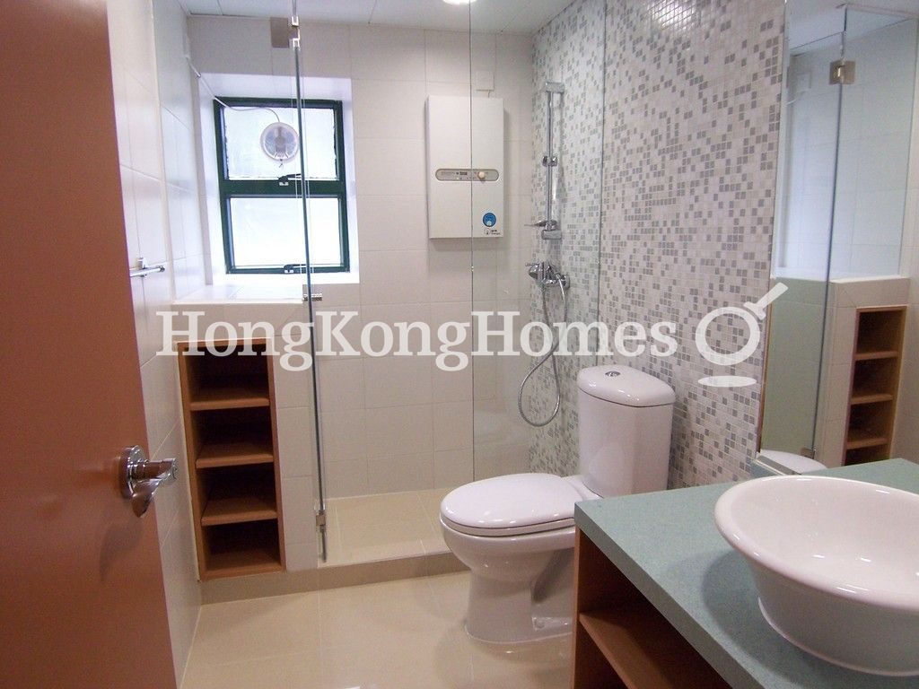 Guest Bathroom — 萬信臺，東半山