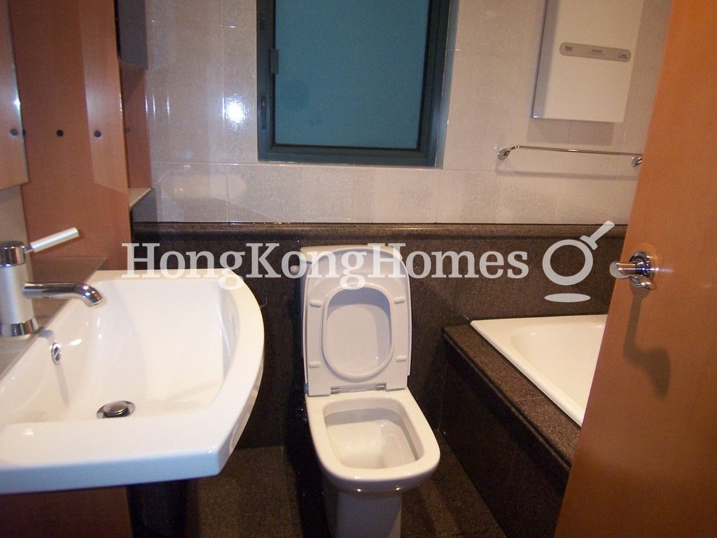 Master Bathroom — 羅便臣道80號 - 第02座，西半山
