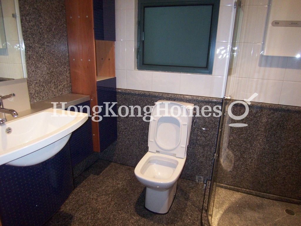 Guest Bathroom — 羅便臣道80號 - 第02座，西半山