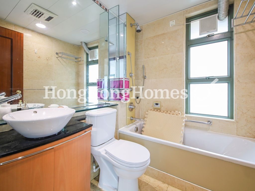 Master Bathroom — Sky Horizon - Block 01, North Point Hill