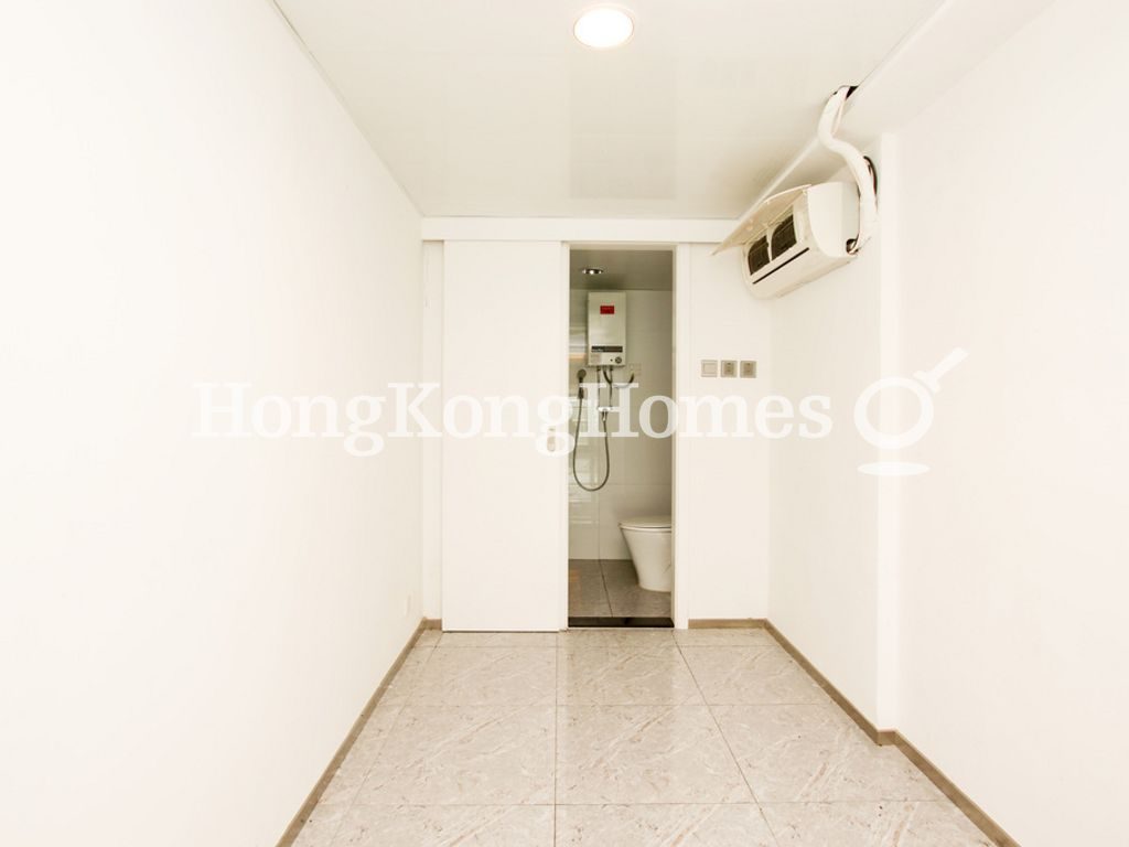 Maid's Room and Washroom — 趙苑2期 2座，薄扶林