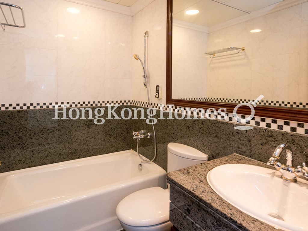 Guest Bathroom — 8-10 柯士甸山道 - 第05座，山頂