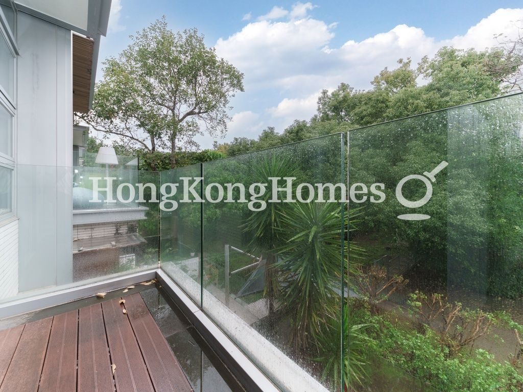 Balcony off Master Bedroom — 溱喬，西貢