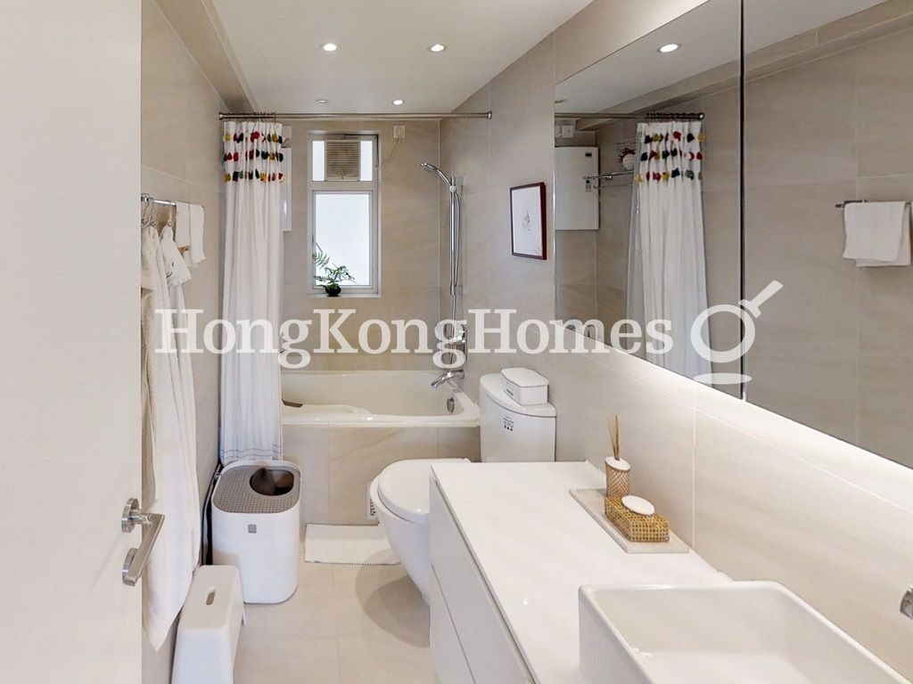 Guest Bathroom — 碧瑤灣 - 第27座，薄扶林