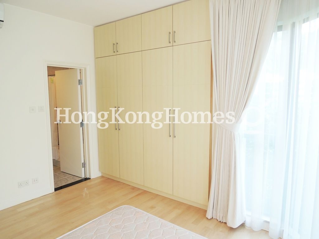 Built-in Wardrobe in Master Bedroom — 堅尼地道 150 號，東半山