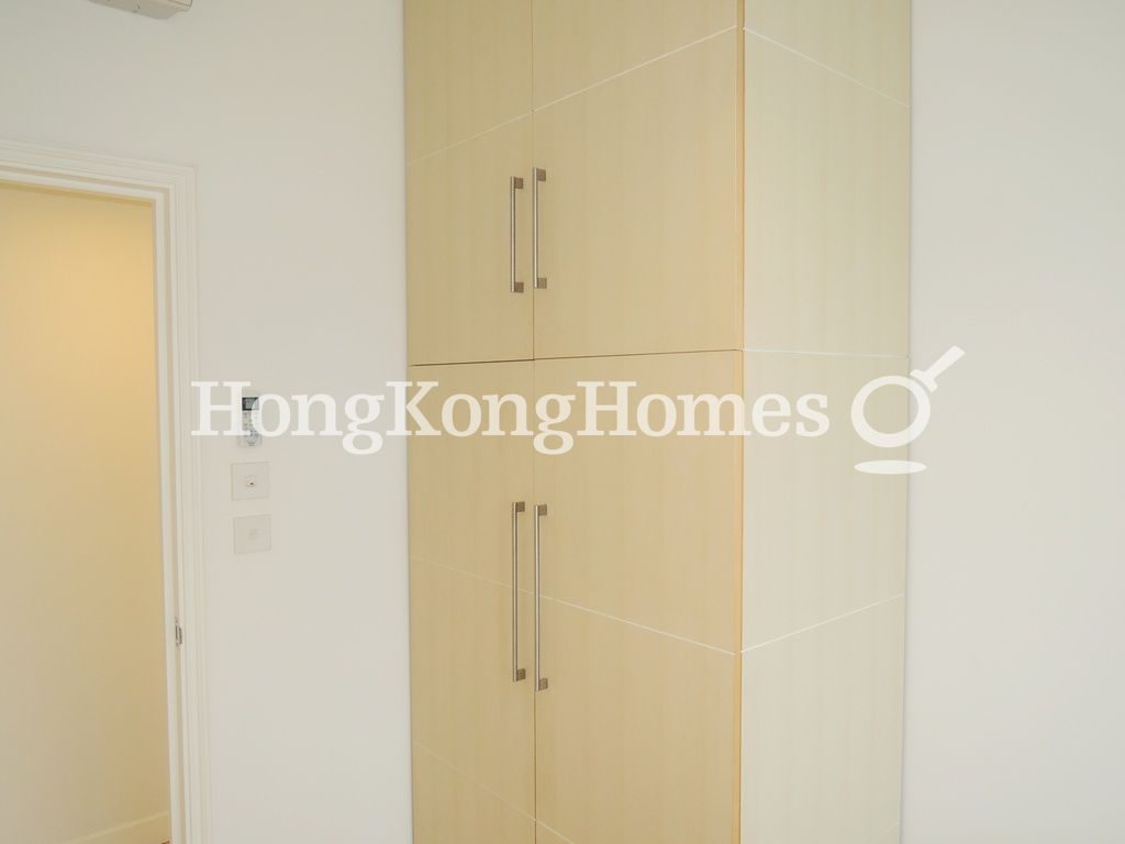 Built-in Wardrobe in Second Bedroom — 堅尼地道 150 號，東半山