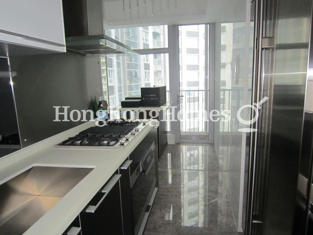 Kitchen with Balcony — 瓏璽 - 第2座 (天海鑽)，大角咀