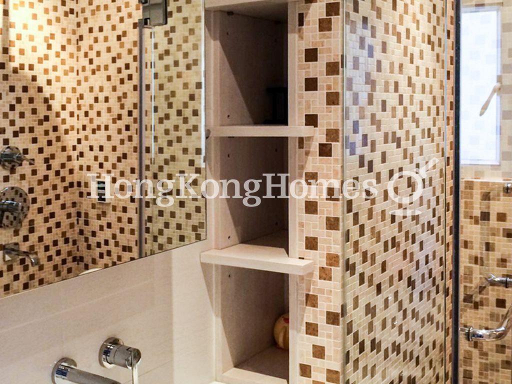 Guest Bathroom — 瑞士花園 - 3座，大坑