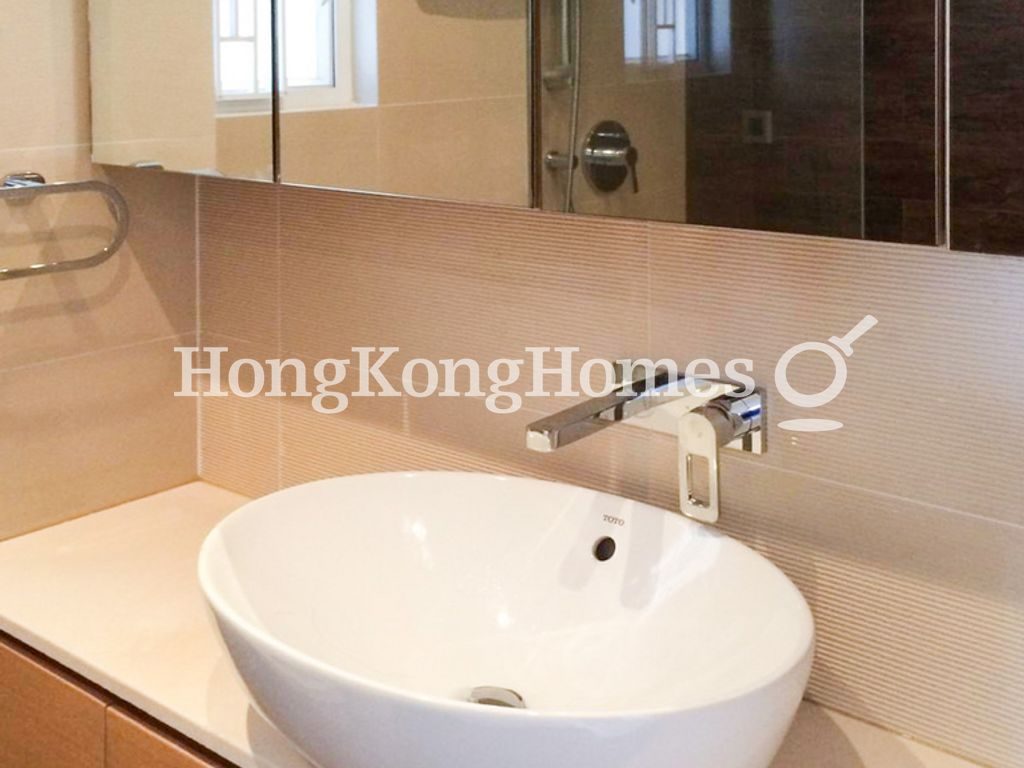 Guest Bathroom — 瑞士花園 - 3座，大坑
