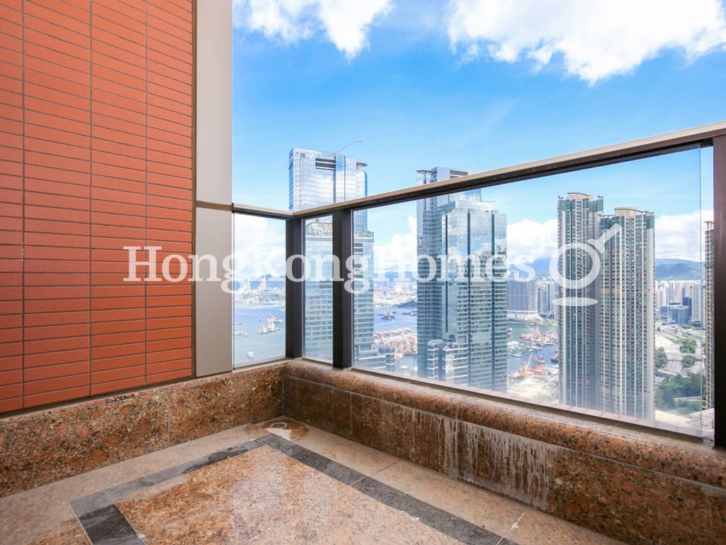 Balcony off Living and Dining Room — 凱旋門 1期 第1座 (摩天閣)，尖沙咀