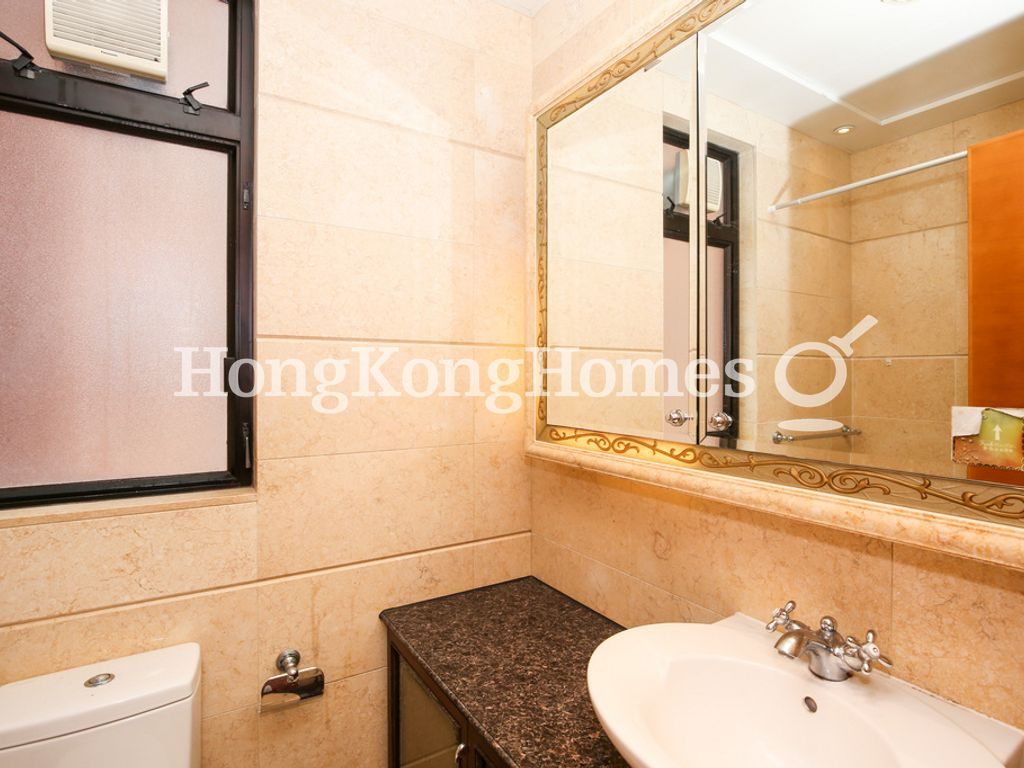 Master Bathroom — 凱旋門 1期 第1座 (摩天閣)，尖沙咀