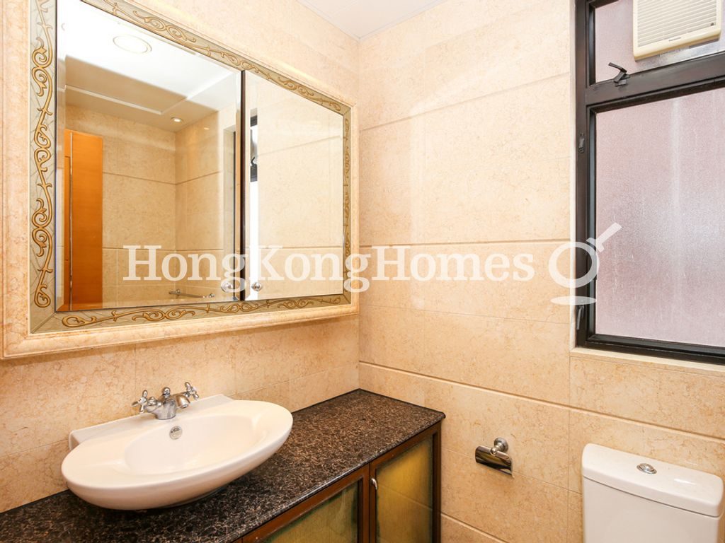 Guest Bathroom — 凱旋門 1期 第1座 (摩天閣)，尖沙咀