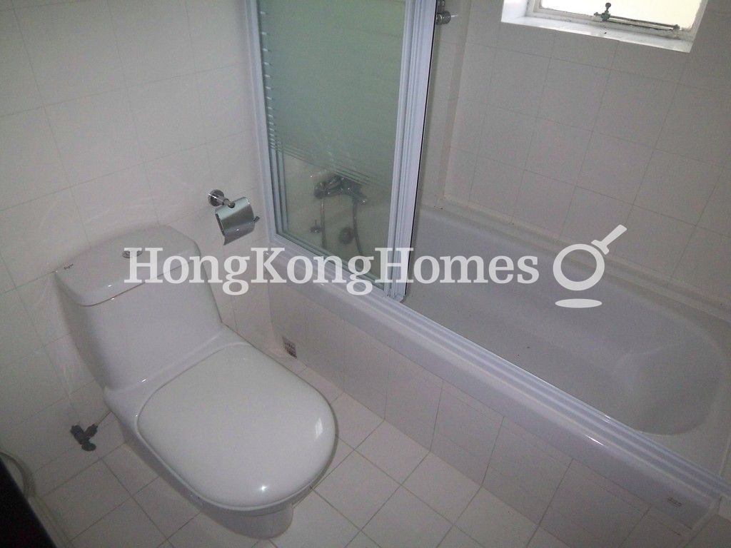 Master Bathroom — 南郊別墅 No. 17-19，赤柱