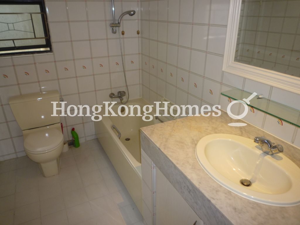 Guest Bathroom — Flora Garden - Block 02, Jardine's Lookout