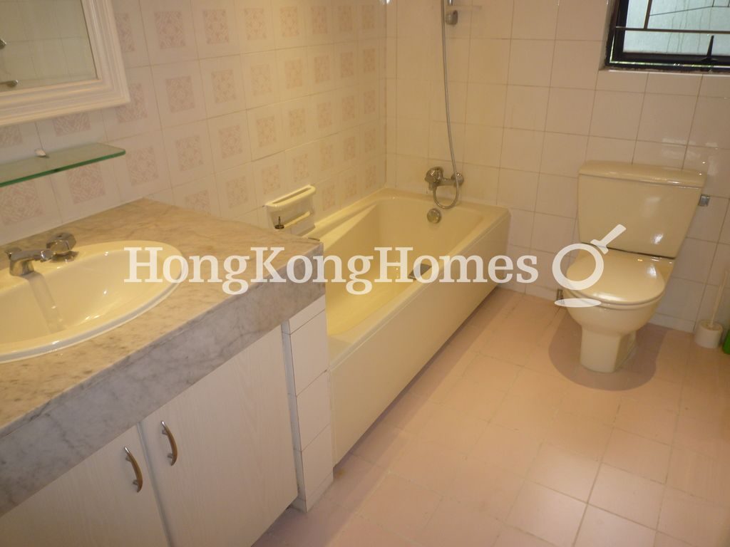 Master Bathroom — Flora Garden - Block 02, Jardine's Lookout