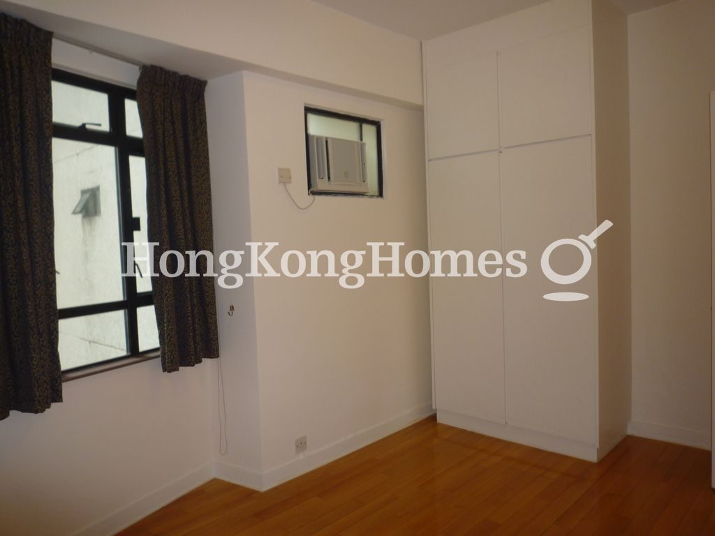Built-in Wardrobe in Second Bedroom — Flora Garden - Block 02, Jardine's Lookout