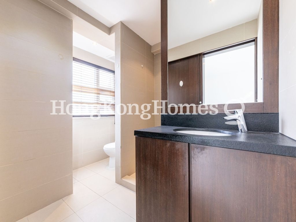 Master Bathroom — 華富花園，清水灣
