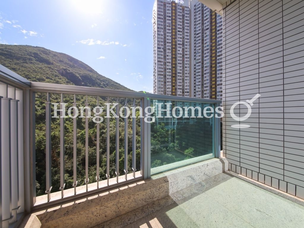 Balcony off Living and Dining Room — 南灣 - 第9座，鴨脷洲