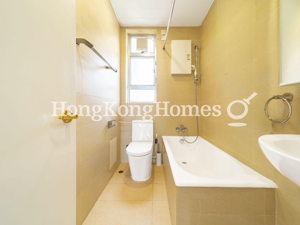 Guest Bathroom — 保祿大廈，大坑