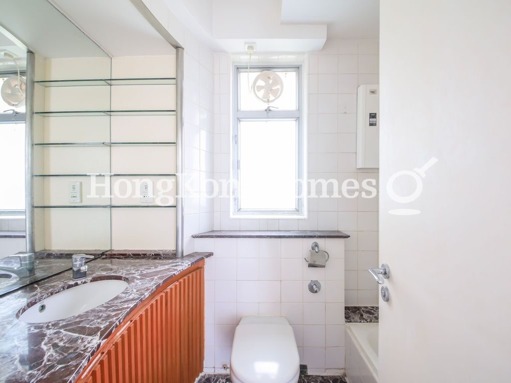 Guest Bathroom — 淺水灣道 23號，淺水灣