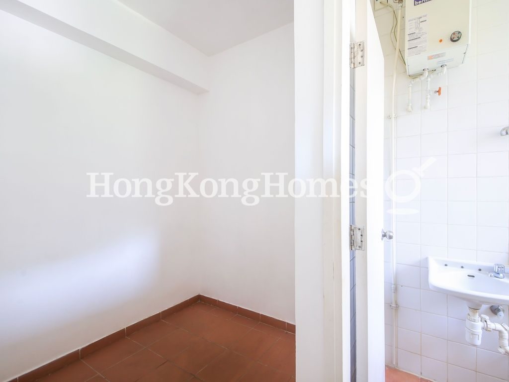 Maid's Room and Washroom — 淺水灣道 23號，淺水灣