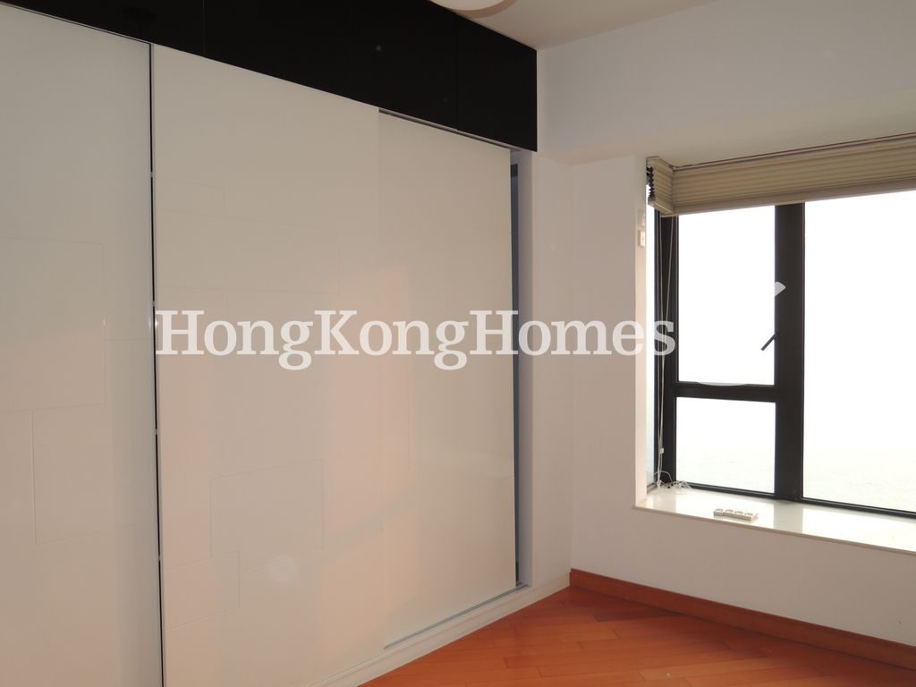 Built-in Wardrobe in Master Bedroom — 貝沙灣 06期 Bel-air No. 8 03座，薄扶林
